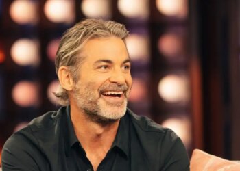 Τζιμ Κέρτις: Το άγνωστο παρελθόν του συντρόφου της Τζένιφερ Άνιστον