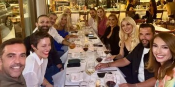 Κατερίνα Καινούργιου: Δείπνο με την ομάδα της λίγο πριν την πρεμιέρα της «Super Κατερίνα»