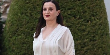 Καρυοφυλλιά Καραμπέτη: «Για κάθε γυναίκα που βιάζεται, κακοποιείται ή δολοφονείται είναι σαν υφίσταμαι το ίδιο κι εγώ»