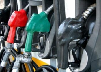 Καύσιμα: Νέες παρεμβάσεις αν συνεχιστεί η «έκρηξη» τιμών για να ελαφρυνθούν τα νοικοκυριά – Τα σενάρια που εξετάζονται