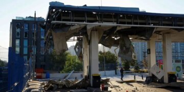 Ουκρανία: Ρωσικά χτυπήματα σε πρατήριο καυσίμων και αποθήκες στο Κίεβο