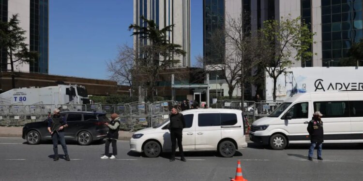 Κωνσταντινούπολη: Τρεις νεκροί από πυροβολισμούς σε ανταλλακτήριο μετά από καβγά
