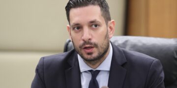 Κυρανάκης: Εφόσον παραμείνουν σε λειτουργία τα συστήματα που είναι σε ισχύ σήμερα δεν μπορούν να ξανασυγκρουστούν τρένα στον Ελληνικό Σιδηρόδρομο