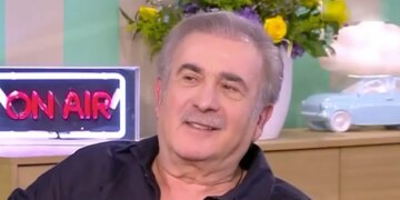 Λάκης Λαζόπουλος: «Πάντα ονειρευόμουν να γίνω ηθοποιός, αλλά σαν παιδί δεν είχα καμία σχέση με τώρα»