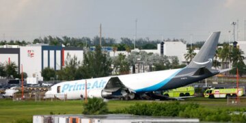 Μαϊάμι: Πέντε νεκροί από την συντριβή αεροσκάφους - Βγήκε από τον διάδρομο και έπεσε σε αυτοκίνητα
