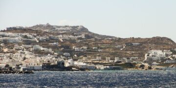 Μύκονος: Σφραγίστηκε η Πολεοδομία – Ξεκινούν αύριο σαρωτικοί έλεγχοι από ειδικό κλιμάκιο που μεταβαίνει στο νησί