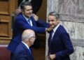 Επιστροφή Μυλωνάκη στα βουλευτικά έδρανα μετά την περιπέτεια υγείας του - Το καλωσόρισμα Μητσοτάκη