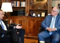 Μητσοτάκης σε Τασούλα: Διπλή παρέμβαση με επιδότηση στην αντλία και οριζόντια αύξηση στο επίδομα πετρελαίου θέρμανσης