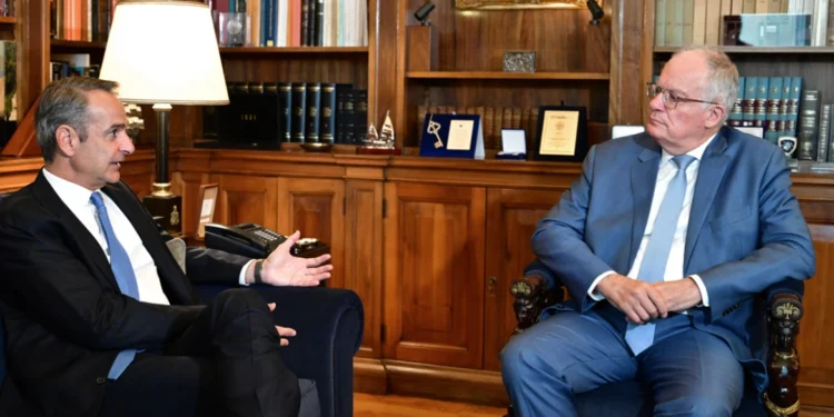 Μητσοτάκης σε Τασούλα: Διπλή παρέμβαση με επιδότηση στην αντλία και οριζόντια αύξηση στο επίδομα πετρελαίου θέρμανσης