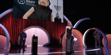 SSIFF 2026: Με το βραβείο καριέρας η Naomi Watts λέει «ευτυχώς, μετά τα 40, δεν τελείωσαν όλα»
