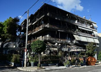 Νέα Ιωνία: Εκτός σπιτιών οι ένοικοι μετά τη φωτιά σε καφετέρια – Μεγάλες ζημιές στην πολυκατοικία