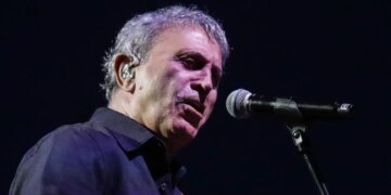 Ο Γιώργος Νταλάρας για τον θάνατο του Γιώργου Μαζωνάκη: «Τόσο νωρίς, πόσο κρίμα, στο καλό αγόρι μου»