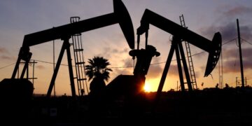 Άνοδος στις τιμές του πετρελαίου μετά τη νέα ένταση στη Μέση Ανατολή