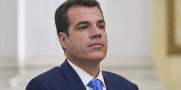 Στο Μόναχο ο Θάνος Πλεύρης για το μεταναστευτικό – Στο επίκεντρο επιστροφές και Return Hubs