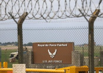 Έρευνα της Αντιτρομοκρατικής και συλλήψεις μετά το συναγερμό ασφαλείας σε στρατιωτική βάση Βρετανίας – ΗΠΑ
