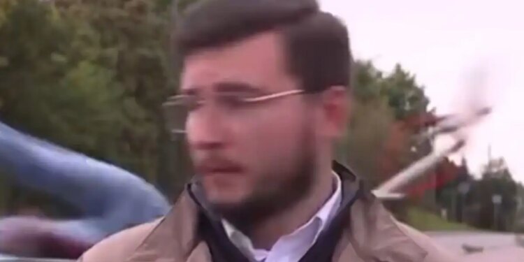 Πολωνία: Αυτοκίνητο παρέσυρε 14χρονη με ηλεκτρικό πατίνι την ώρα ζωντανού ρεπορτάζ για άλλο τροχαίο