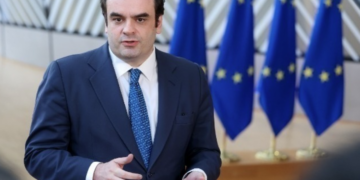 Σε εξέλιξη η συνεδρίαση του Eurogroup – Πιερρακάκης: Η Ευρώπη χρειάζεται επαγρύπνηση απέναντι στους άμεσους κινδύνους