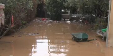 Εύβοια: Πλημμύρες και κατολισθήσεις από την ισχυρή βροχόπτωση, σε επιφυλακή οι αρχές – «Δεν έχουμε κοιμηθεί όλη τη νύχτα»