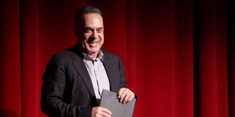 Ο Φώτης Σεργουλόπουλος επιστρέφει στο θέατρο