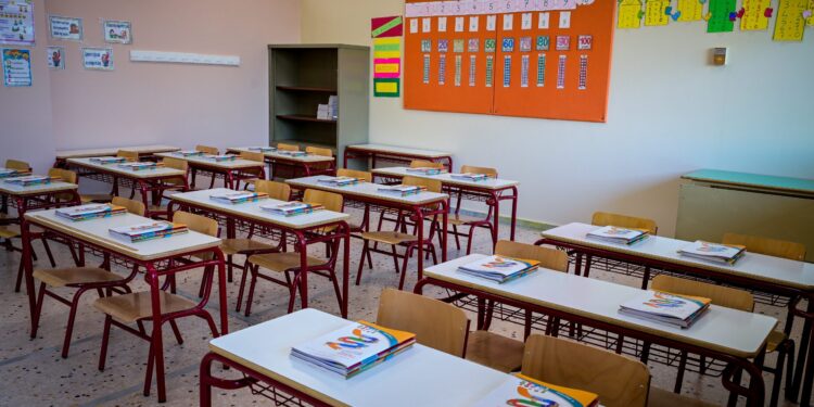 Νέα σχολική χρονιά: Από κάλυψη κενών μέχρι στέγαση εκπαιδευτικών - Οι αρμόδιοι μιλούν στο ΕΡΤnews Radio 105,8 - ertnews.gr