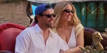 Η Σίντνεϊ Σουίνι πιο ερωτευμένη από ποτέ στη Βενετία: Βόλτα με γόνδολα, αγκαλιές και φιλιά με τον σύντροφό της