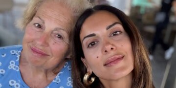 Η Σταματίνα Τσιμτσιλή έστειλε ευχές για τα γενέθλια της μητέρας της και μοιράστηκε σπάνιες φωτογραφίες