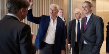 Συνάντηση Μητσοτάκη με τον CEO της JP Morgan στη Νέα Υόρκη