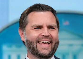 Η μεταφορά πετρελαίου μέσω του Ορμούζ επανήλθε στα επίπεδα προ του πολέμου, υποστηρίζει ο Τζέι Ντι Βανς