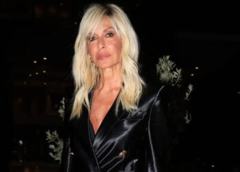 Η Άννα Βίσση στο ΟΑΚΑ στις τελικές πρόβες της συναυλίας της: Εικόνα από τα βραχιολάκια που θα πάρουν οι θεατές