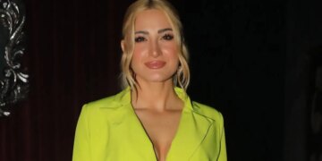 Η Ιωάννα Τούνη πετάει ξανά για Παρίσι με τον γιο της