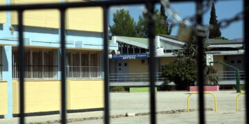 Σε στάσεις εργασίας προχωρούν από σήμερα οι καθηγητές της δευτεροβάθμιας εκπαίδευσης για τις υποχρεωτικές υπερωρίες και την αξιολόγηση - ertnews.gr