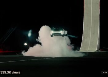 Tesla Roadster: Το νέο «ιπτάμενο» αμάξι με πυραυλικούς προωθητήρες της SpaceX – Επιτάχυνση 0-100 σε λιγότερο από 1΄΄ και στροφή στον αέρα