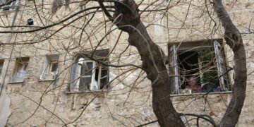 Κυψέλη: Δίδυμα δύο ετών βρέθηκαν μόνα τους σε διαμέρισμα - Συνελήφθη η μητέρα τους - ertnews.gr