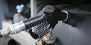 Καύσιμα: Στα υψηλότερα επίπεδα της 4ετίας η τιμή του φυσικού αερίου - Μικρή αποκλιμάκωση σε βενζίνη και ντίζελ