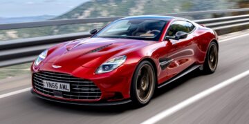 Και η Aston Martin «φρενάρει» την ηλεκτροκίνηση