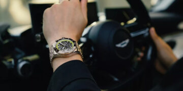 Η Breitling σχεδίασε 999 ρολόγια με θέμα την Aston Martin Valhalla