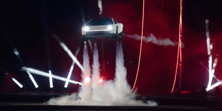 Τι είπε για το Tesla Roadster ο CEO της Ferrari;