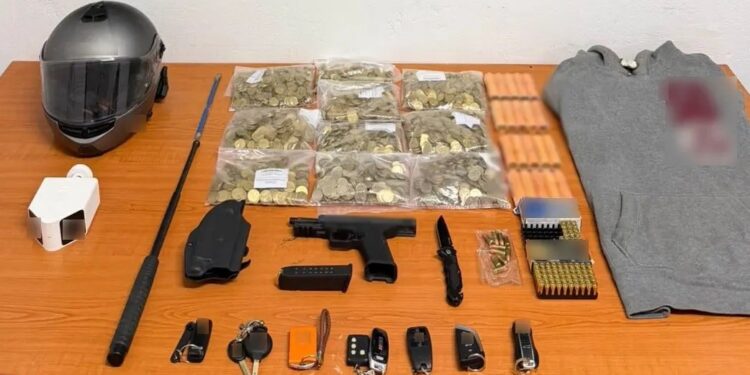 Συνελήφθη 33χρονος για εννέα κλοπές και ληστεία με την απειλή όπλου