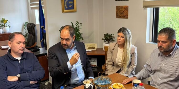 Κλιμάκιο της Ν.Δ. με επικεφαλής τον Κεφαλογιάννη στον Μυλοπόταμο για τις ζημιές από την κακοκαιρία