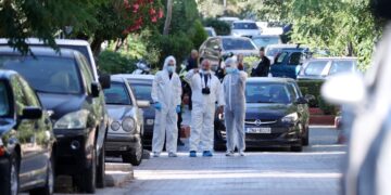 Συναγερμός στην Καλλιθέα: Εντοπίστηκαν ύποπτα φιαλίδια με πικρικό οξύ - Εκκενώθηκαν δύο πολυκατοικίες - ertnews.gr