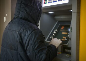 Πληρώνονται σήμερα τα επιδόματα του ΟΠΕΚΑ - Πότε θα δουν τα χρήματα οι δικαιούχοι