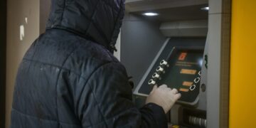 Πληρώνονται σήμερα τα επιδόματα του ΟΠΕΚΑ - Πότε θα δουν τα χρήματα οι δικαιούχοι