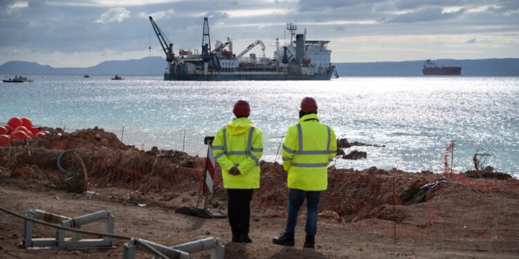 Στην τελική ευθεία η ηλεκτρική διασύνδεση Ελλάδας-Κύπρου: Αίτημα της γαλλικής Nexans για επανέναρξη ερευνών - Τα επόμενα βήματα - ertnews.gr