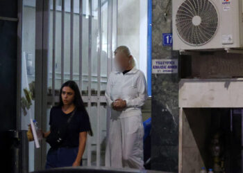 Θάνατος Μαζωνάκη: Επιμένει στην αθωότητά της η γιατρός – «Επωφελής» η πλασμαφαίρεση, «δώρο» η θεραπεία - ertnews.gr