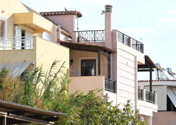 Λαύριο: Ο 32χρονος παρέμενε ελεύθερος έπειτα από πέντε καταγγελίες και μία σύλληψη - Σε σοβαρή κατάσταση τα θύματα της επίθεσης - ertnews.gr