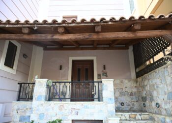 Λαύριο: Νέα στοιχεία για την αιματηρή επίθεση - Οι καταγγελίες, η σύλληψη και οι μαρτυρίες για το παρελθόν - ertnews.gr