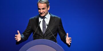 Μητσοτάκης από το ΣΕΒ: Η Ελλάδα από τις λίγες χώρες που μειώνουν το χρέος και παράγουν πλεονάσματα - Άμεση στήριξη της βιομηχανίας με κόστος 95 εκατ. ευρώ