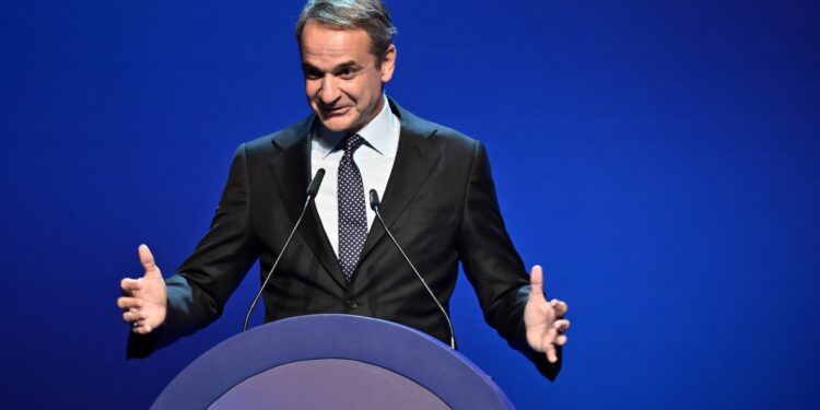 Μητσοτάκης από το ΣΕΒ: Η Ελλάδα από τις λίγες χώρες που μειώνουν το χρέος και παράγουν πλεονάσματα - Άμεση στήριξη της βιομηχανίας με κόστος 95 εκατ. ευρώ
