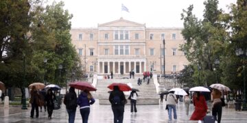 Καιρός: Με ισχυρές βροχές και καταιγίδες η 28η Οκτωβρίου - Πώς θα επηρεαστούν οι παρελάσεις - Η πρόγνωση από την Ν. Ζιακοπούλου - ertnews.gr