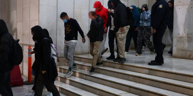 Υπόθεση «Χωριάτικο»: Απολογούνται 30 από τους 59 κατηγορούμενους - Ξεπερνά τις 700 σελίδες η δικογραφία - ertnews.gr